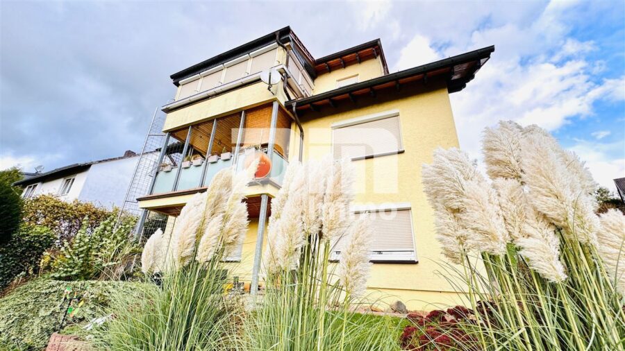 Modernisiertes 1 bis 2 Familienhaus mit DG-Ausbau BJ 02/03 und Panoramablick am Rüsteberg - Rückansicht